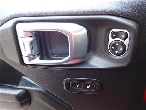 Used 2018 Jeep Wrangler Unlimited Sport S AWD/4WD image 12