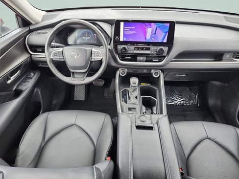 Used 2024 Toyota Grand Highlander AWD image 16