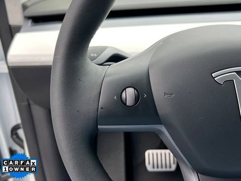 Used 2022 Tesla Model Y Long Range image 21