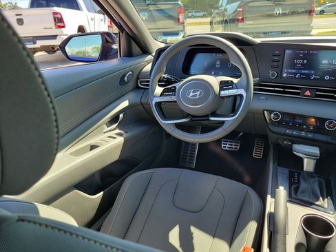 Used 2025 Hyundai Elantra Sport FWD image 16