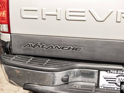 Used 2004 Chevrolet Avalanche 4x4 w/ Preferred Equipment Group image 6