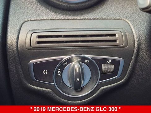 Used 2019 Mercedes-Benz GLC 300 4MATIC image 18
