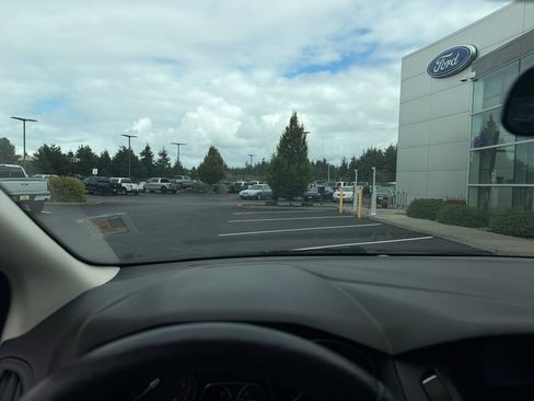 Used 2015 Ford Focus SE w/ SE Cold Weather Package FWD image 13