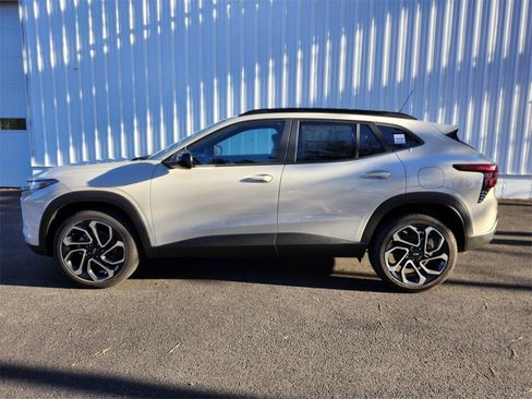 New 2026 Chevrolet Trax RS w/ Sunroof Package image 2