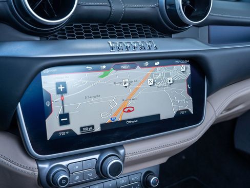 Used 2019 Ferrari Portofino image 43