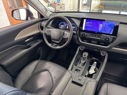 Certified 2024 Toyota Grand Highlander Limited image 46