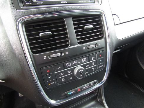 Used 2019 Dodge Grand Caravan GT image 16