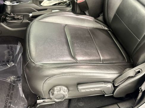 Used 2022 Jeep Wrangler Unlimited Sahara AWD/4WD image 17