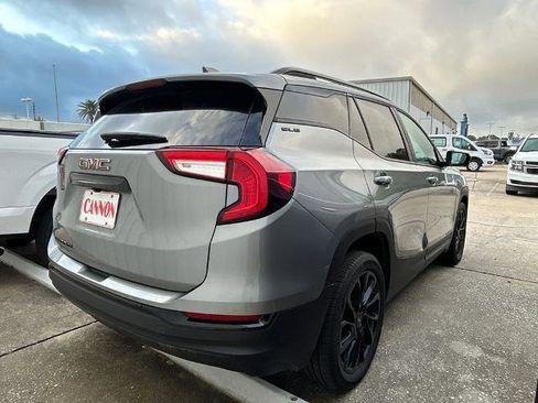Used 2024 GMC Terrain SLE w/ Driver Convenience Package FWD image 3