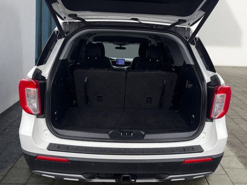 Used 2024 Ford Explorer XLT w/ Equipment Group 202A image 25