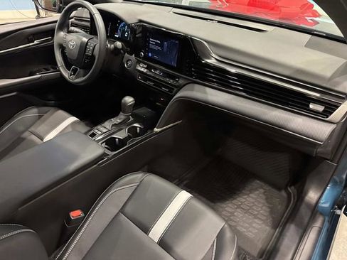 Used 2025 Toyota Camry Hybrid image 13