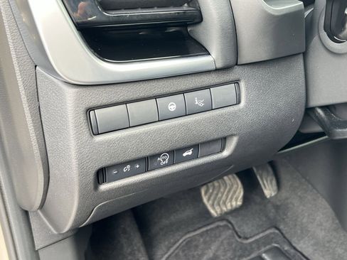 Used 2025 Nissan Rogue SL w/ SL Premium Package image 31