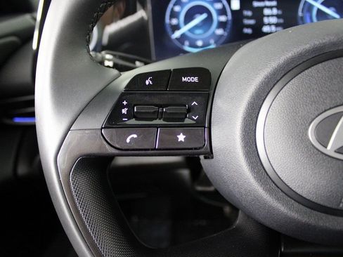 Certified 2025 Hyundai Elantra SEL image 24