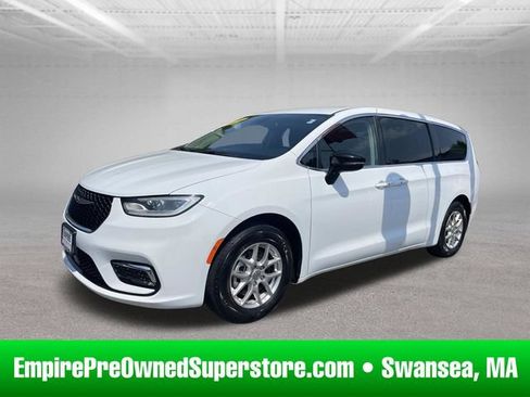 Used 2024 Chrysler Pacifica Touring-L FWD image 1
