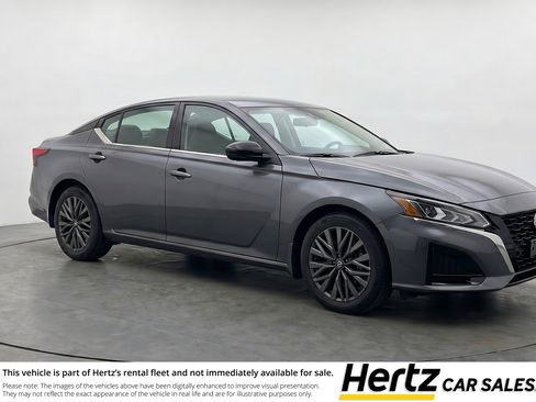 Used 2025 Nissan Altima 2.5 SV FWD image 1