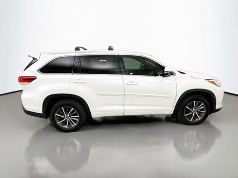 Used 2017 Toyota Highlander XLE FWD image 8