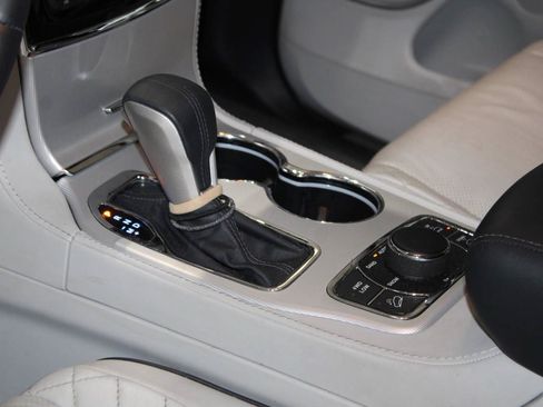 Used 2020 Jeep Grand Cherokee Summit AWD/4WD image 10