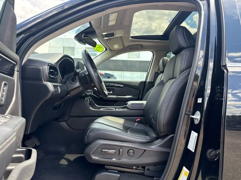 Used 2025 Honda Pilot Touring image 14