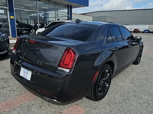 Used 2022 Chrysler 300 Touring w/ Sport Appearance Package RWD image 7