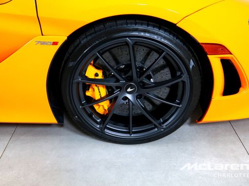 New 2026 McLaren 750S Spider RWD image 25