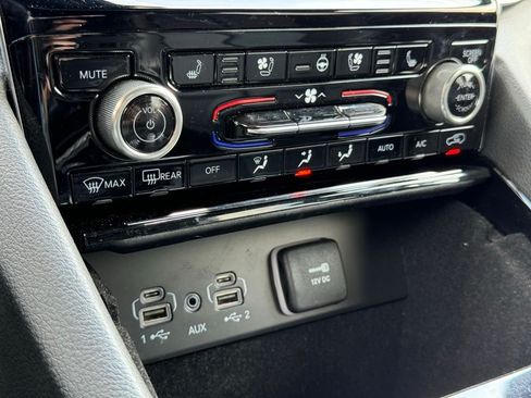 Used 2022 Jeep Grand Cherokee Overland AWD/4WD image 34