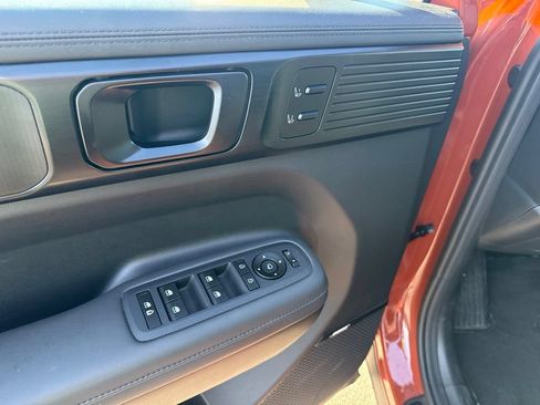 Used 2025 Hyundai Santa Fe Calligraphy AWD/4WD image 8