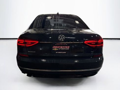 Used 2017 Volkswagen Passat 1.8T R-Line w/ R-Line Lighting Package FWD image 7