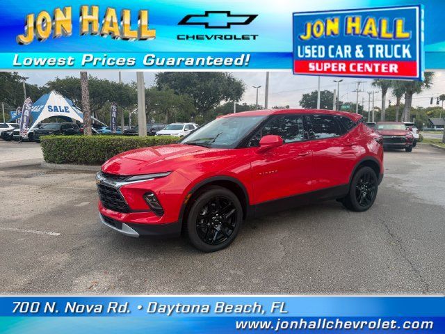 Used 2023 Chevrolet Blazer LT FWD image 2