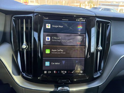 Used 2025 Volvo XC60 B5 Core image 8