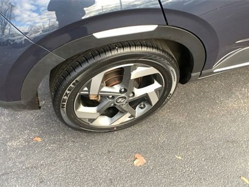 Used 2024 Hyundai Venue Limited image 24