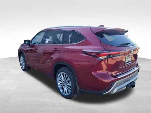 New 2026 Toyota Highlander Platinum image 8