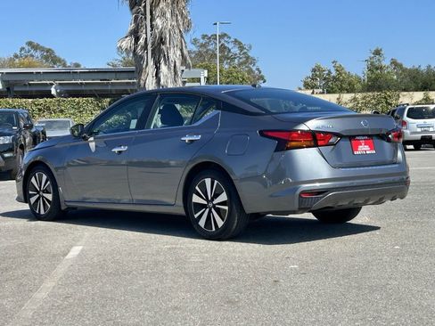 Used 2022 Nissan Altima 2.5 SV image 2