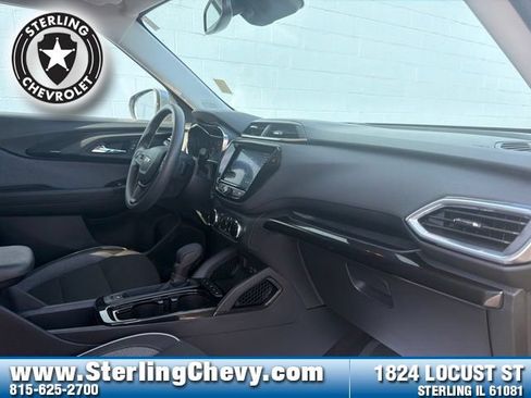 Used 2023 Chevrolet TrailBlazer LT w/ Convenience Package FWD image 11