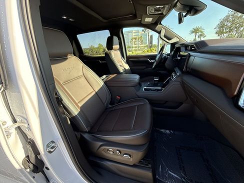 Used 2025 GMC Sierra 1500 Denali w/ Denali Reserve Package image 16