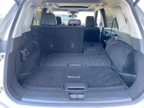 Used 2025 Nissan Rogue SL w/ Tech Package image 19