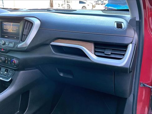 Used 2020 GMC Terrain SLE w/ Driver Convenience Package image 18