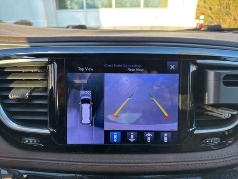 Used 2017 Chrysler Pacifica Limited image 20