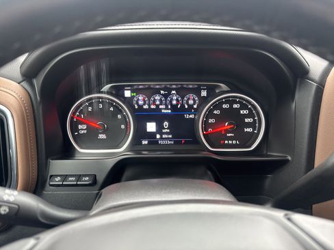 Used 2020 Chevrolet Silverado 1500 High Country w/ Technology Package image 20