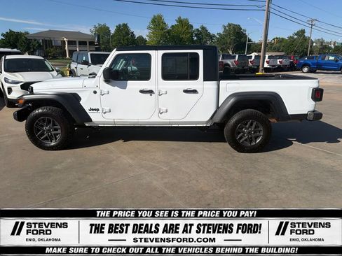 Used 2025 Jeep Gladiator Sport AWD/4WD image 13