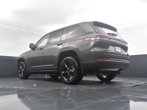 Used 2025 Jeep Grand Cherokee Altitude AWD/4WD image 54
