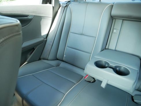Used 2014 Chevrolet Impala LTZ FWD image 12