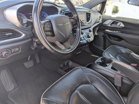 Used 2018 Chrysler Pacifica Limited w/ Advanced Safetytec Group image 23