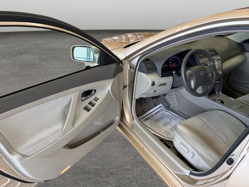 Used 2011 Toyota Camry LE w/ LE Extra-Value Pkg image 9