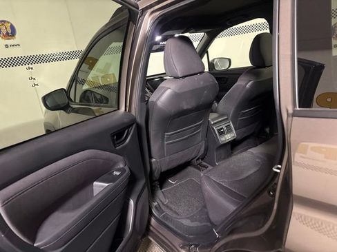 Used 2025 Subaru Forester Premium AWD/4WD image 12