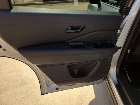 Certified 2024 Nissan Pathfinder SV FWD image 15