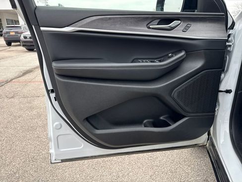 Certified 2023 Jeep Grand Cherokee L Limited image 12