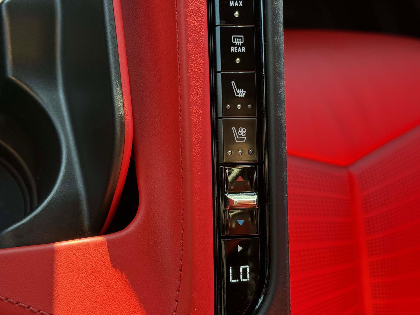 Used 2024 Chevrolet Corvette Stingray Premium Conv w/ Z51 Performance Package RWD image 24