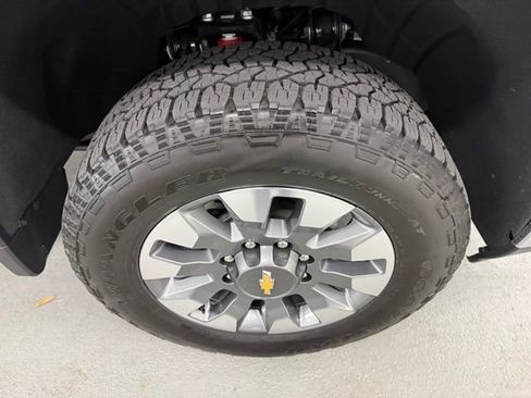 Used 2025 Chevrolet Silverado 2500 LT w/ Safety Package image 4