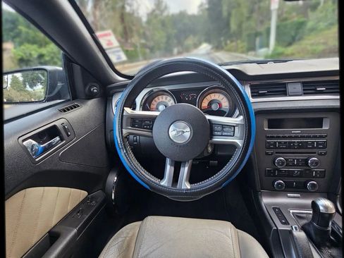 Used 2012 Ford Mustang Premium image 21