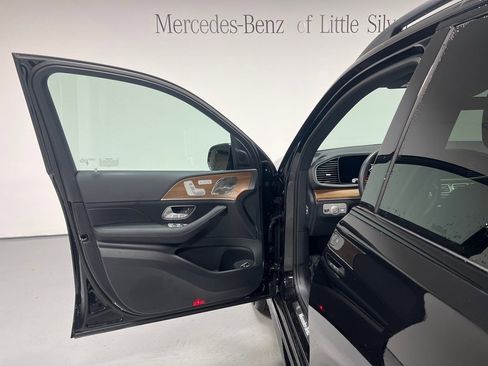 Used 2025 Mercedes-Benz GLE 450 4MATIC image 17